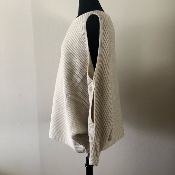 KYEMI | Oversize Cold Shoulder Batwing Sweater - Picture 5 of 7